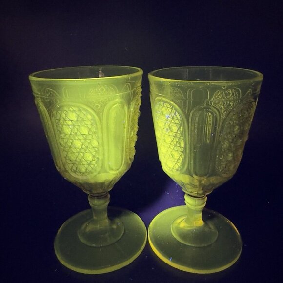 L G Wright Amber Glass Cups Goblet Set 2 Manganese 365nm Green UV Glow Cups - Picture 13 of 15